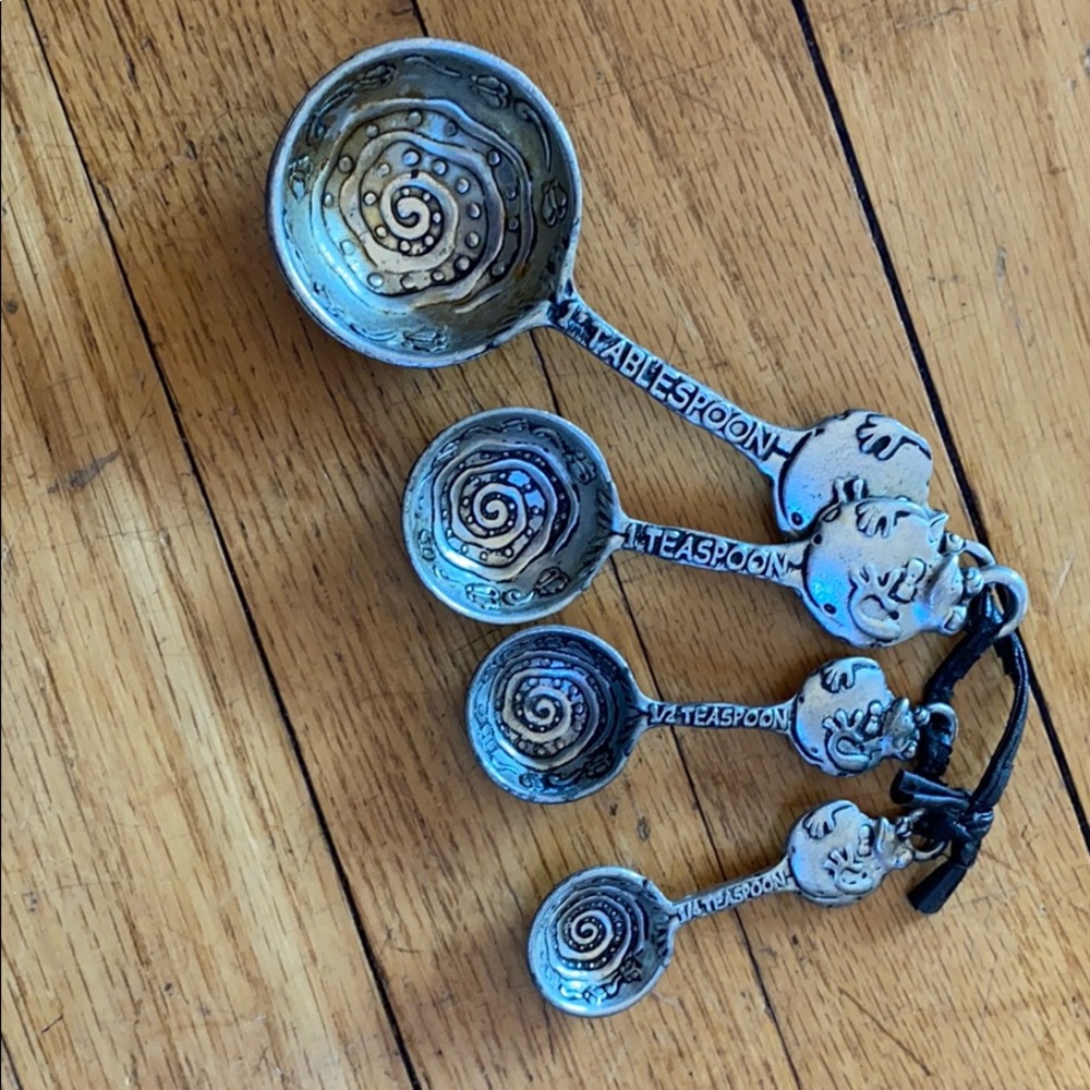 Gorgeous set of measuring spoons